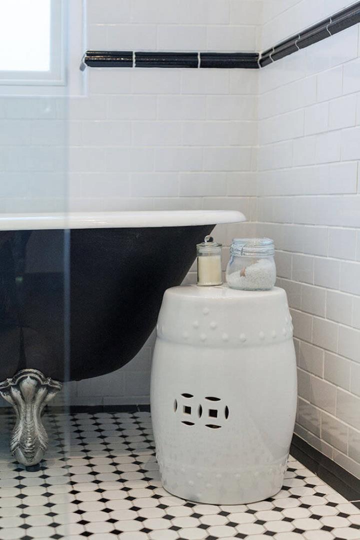 768730_122d_bathroom.jpg
